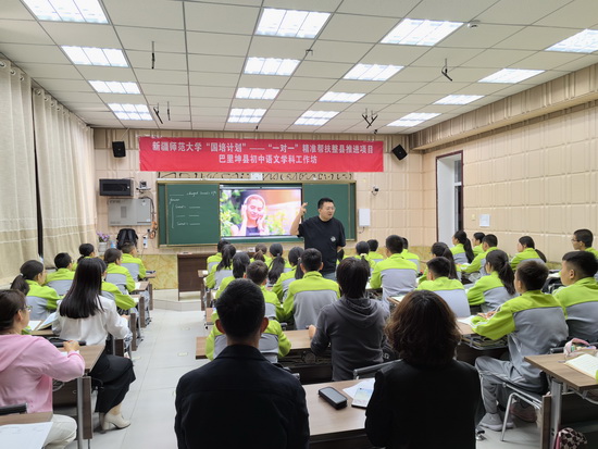 处处长向斌率领重庆南开中学党委副书记吕珍律对哈密二中作了考察调研